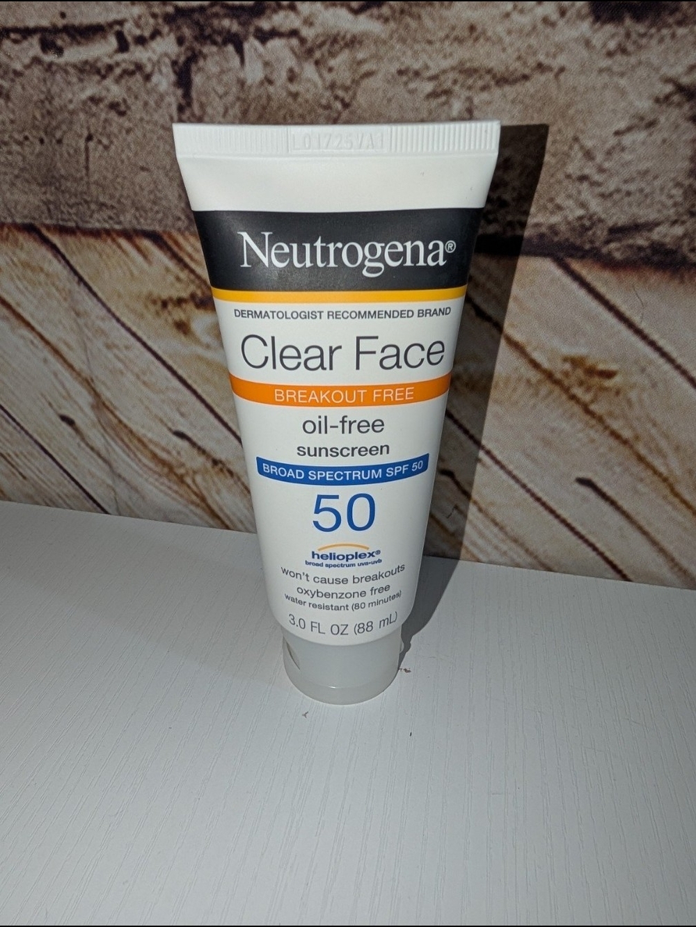 ~Neutrogena Clear Face Liquid Lotion Sunscreen with Broad Spectrum 50 Spf.